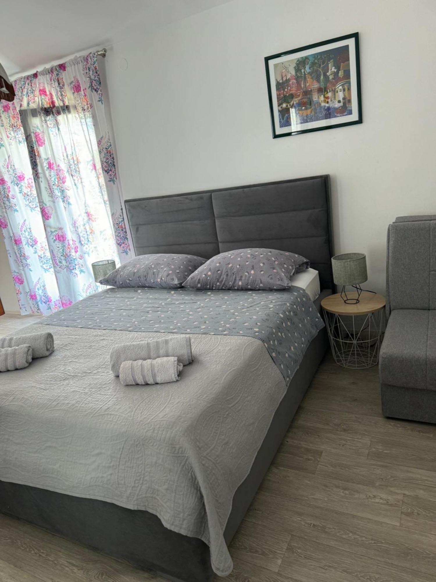 Apartments Triton Rogoznica  Luaran gambar